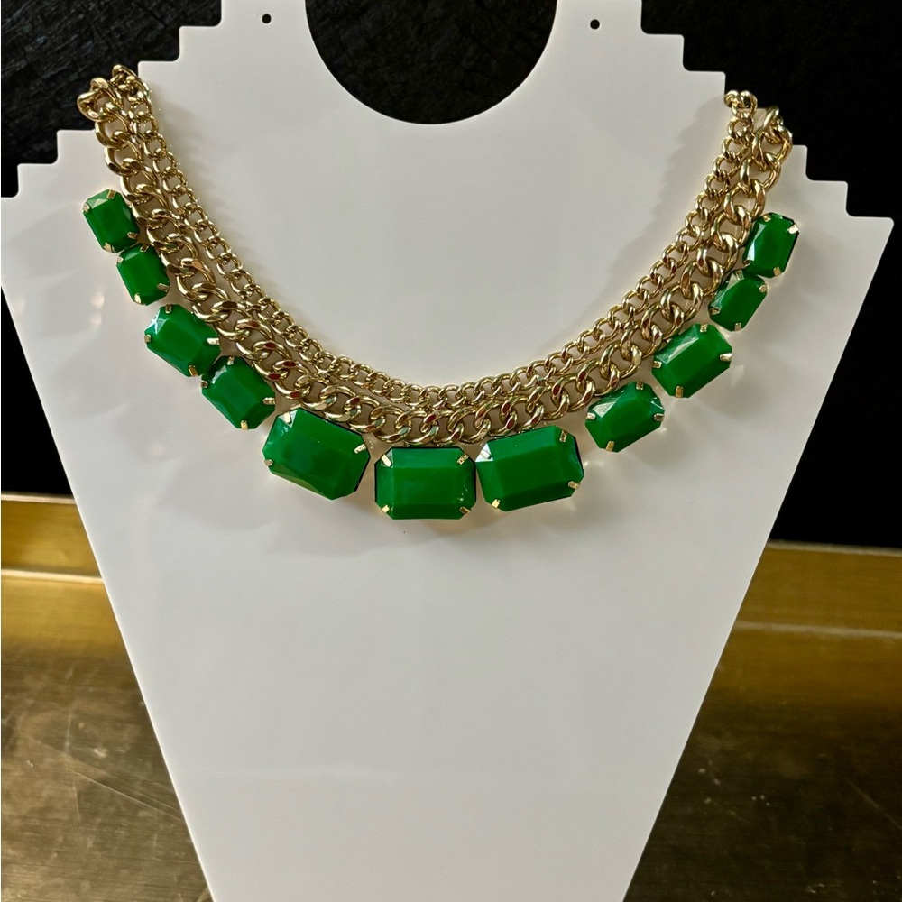 Elegant Green and Gold Necklace